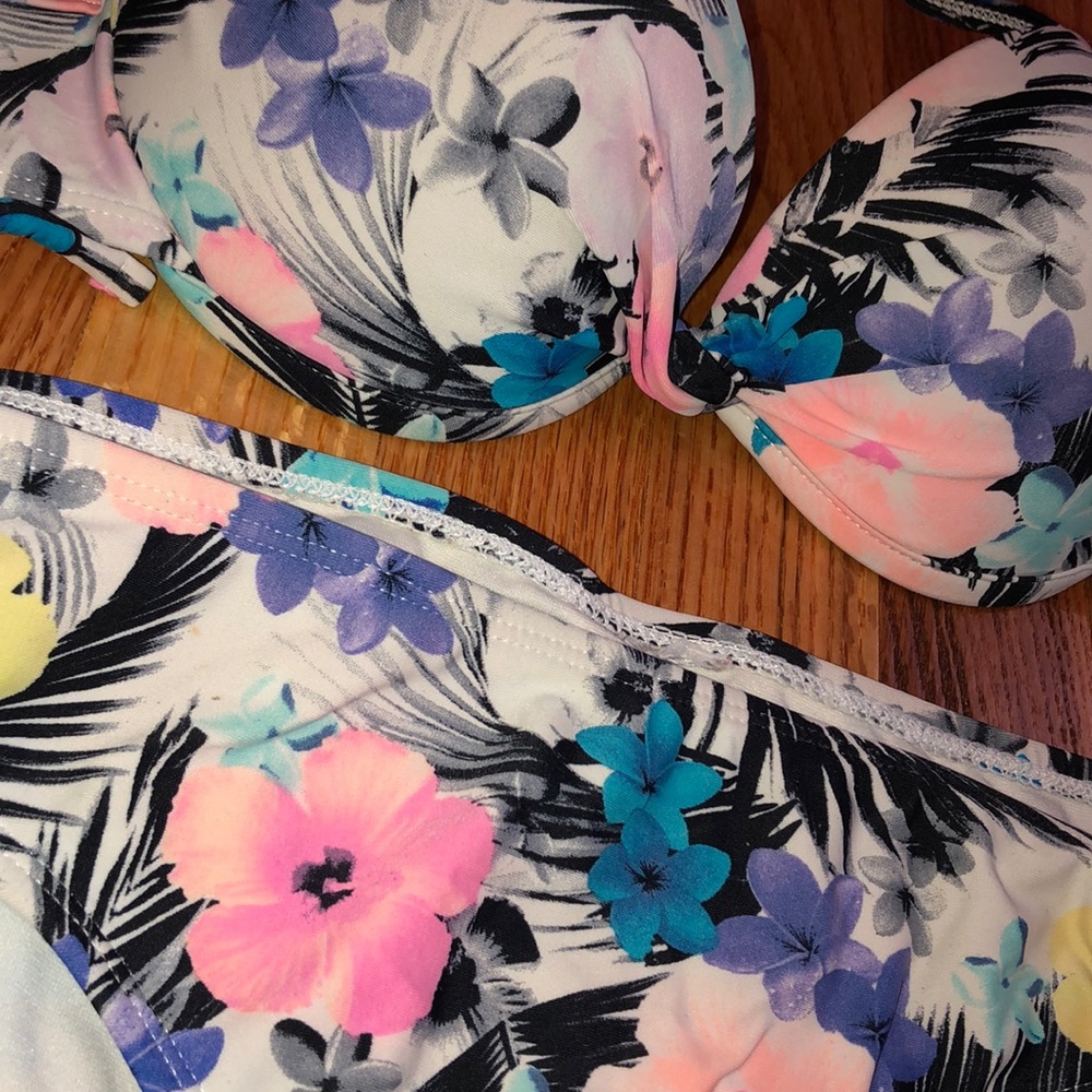 Bathing suit - Picture 2 of 2